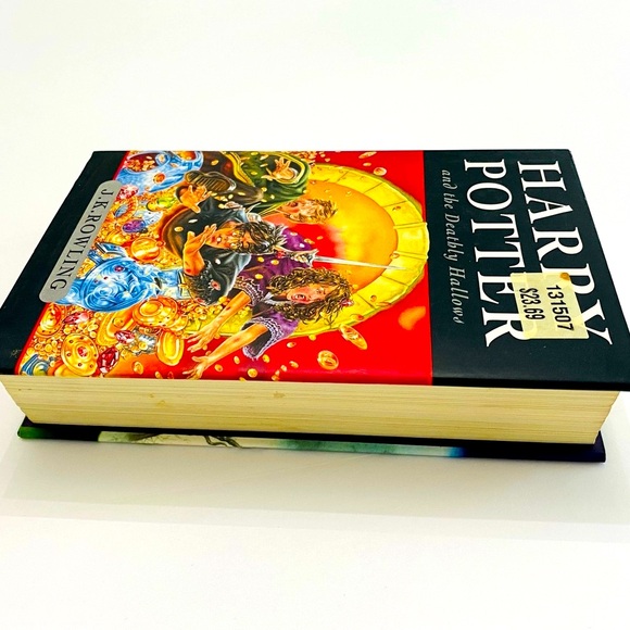 Harry Potter and the Deathly Hallows by - by J. K. Rowling - Picture 4 of 9